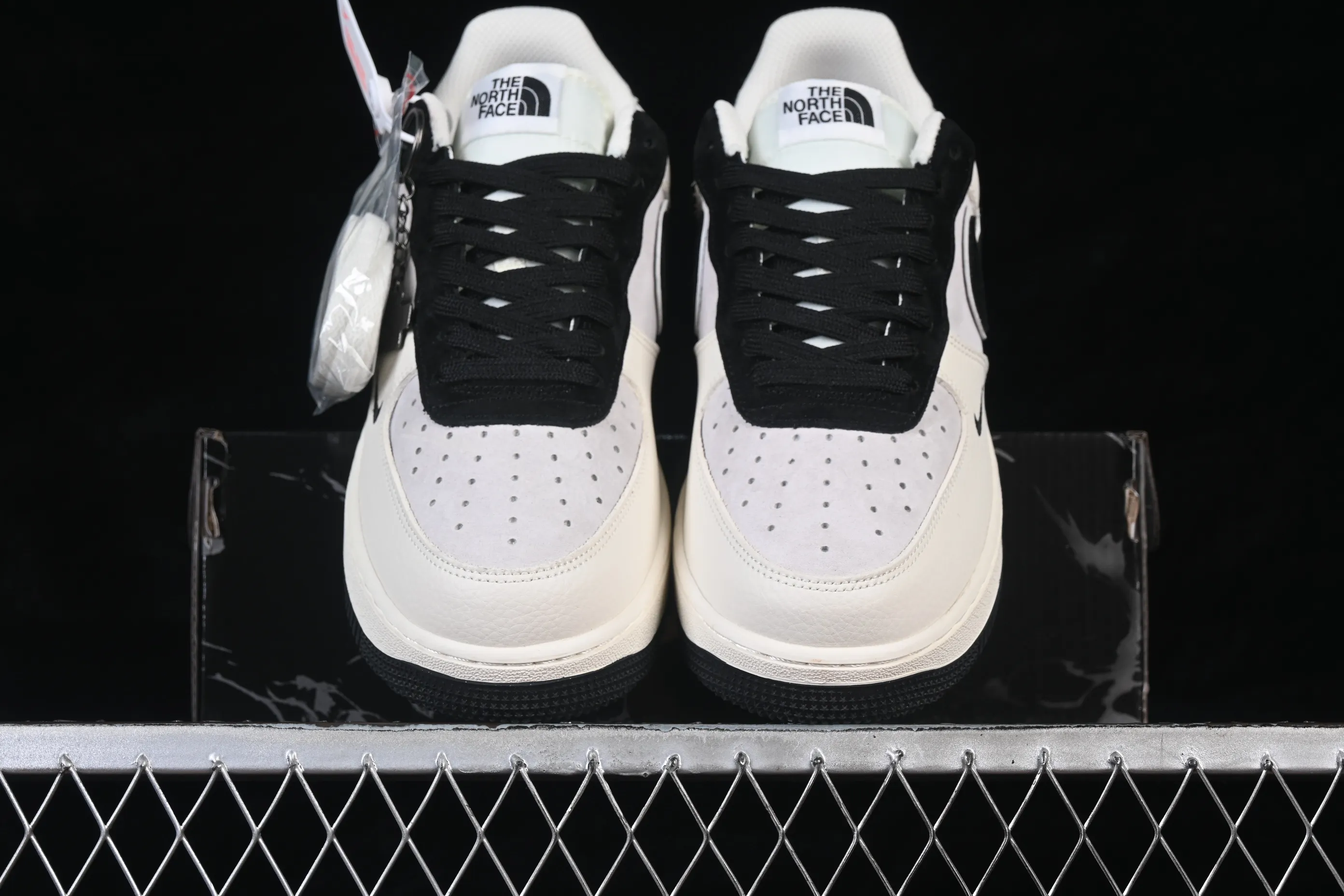 All categories Nk Air Force 1 Air Force series Nk Air Force 1 Low Air Force low top Nike Air Force 1'07 Low North Face joint classic black Air Force 1 low top casual sneakers DD1982-332